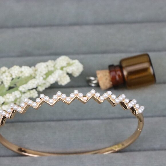Elegant Rose Gold Zigzag Pearl Bangle with Modern Chic Appeal, XPBL0464 - Picture 1 of 11